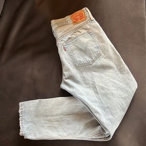 Levi’s 501 T Tapered & Distressed Size 28
